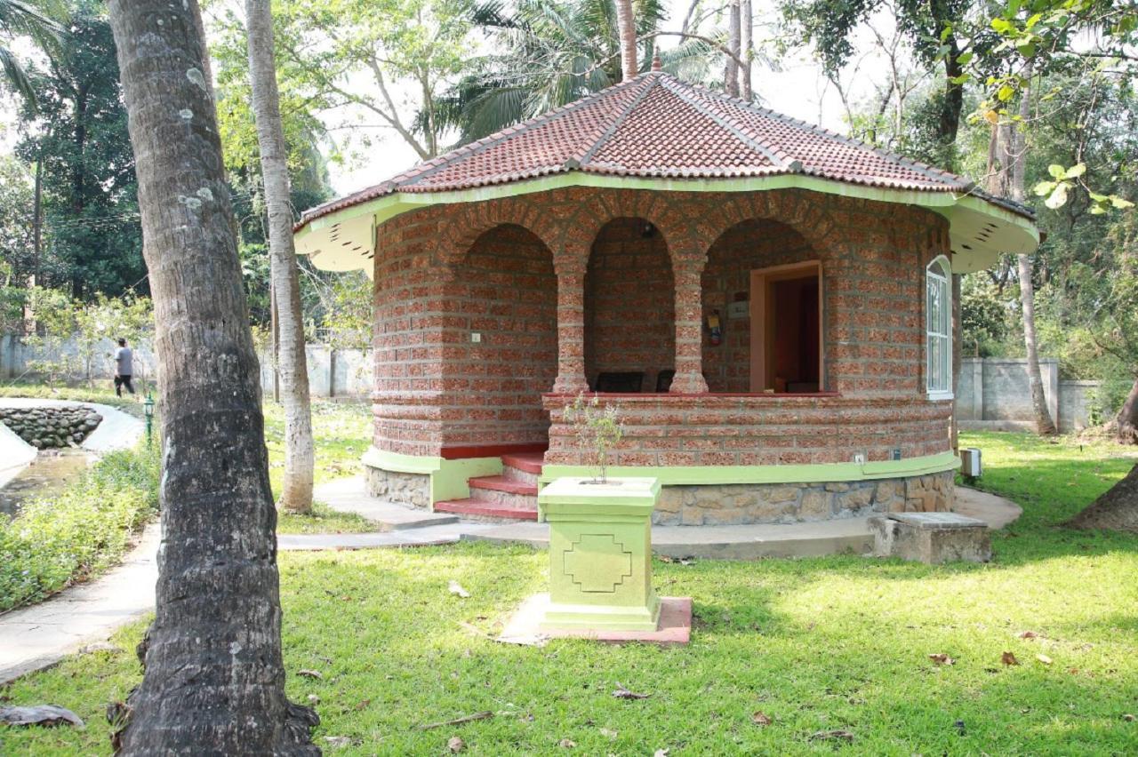 Kairali - The Ayurvedic Healing Village Palakkad Kültér fotó